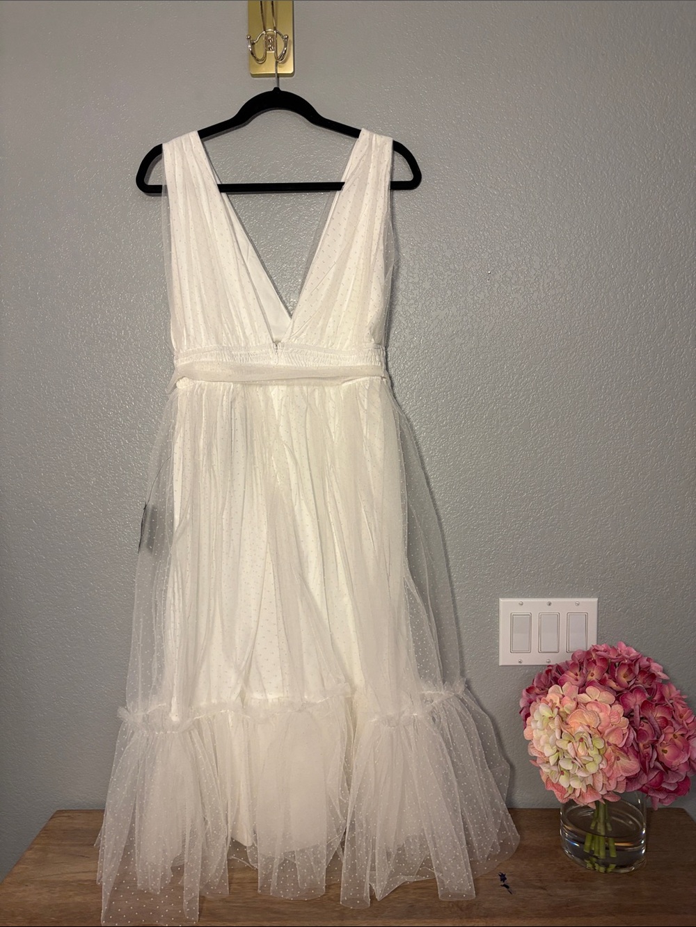 White Tulle V-Neck Midi Dress - Picture 4 of 8